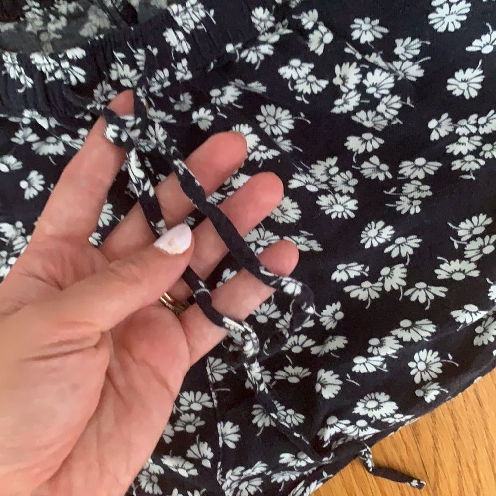 Abercrombie & Fitch Floral Print Shorts — light & airy - Picture 3 of 5